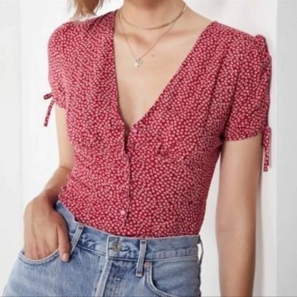 Urban Outfitters Cherry Red‎ Floral Tie Sleeve V-Neck Cinched Button Up Top sz L